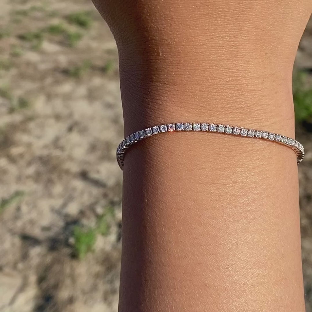Your Ultimate Guide to Buying a Diamond Tennis Bracelet | Ritani